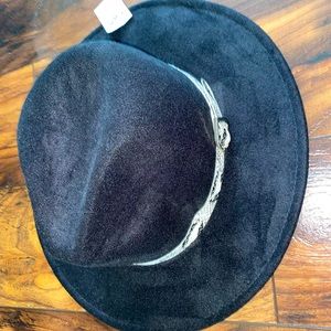 Felt hat with black & white animal print trim